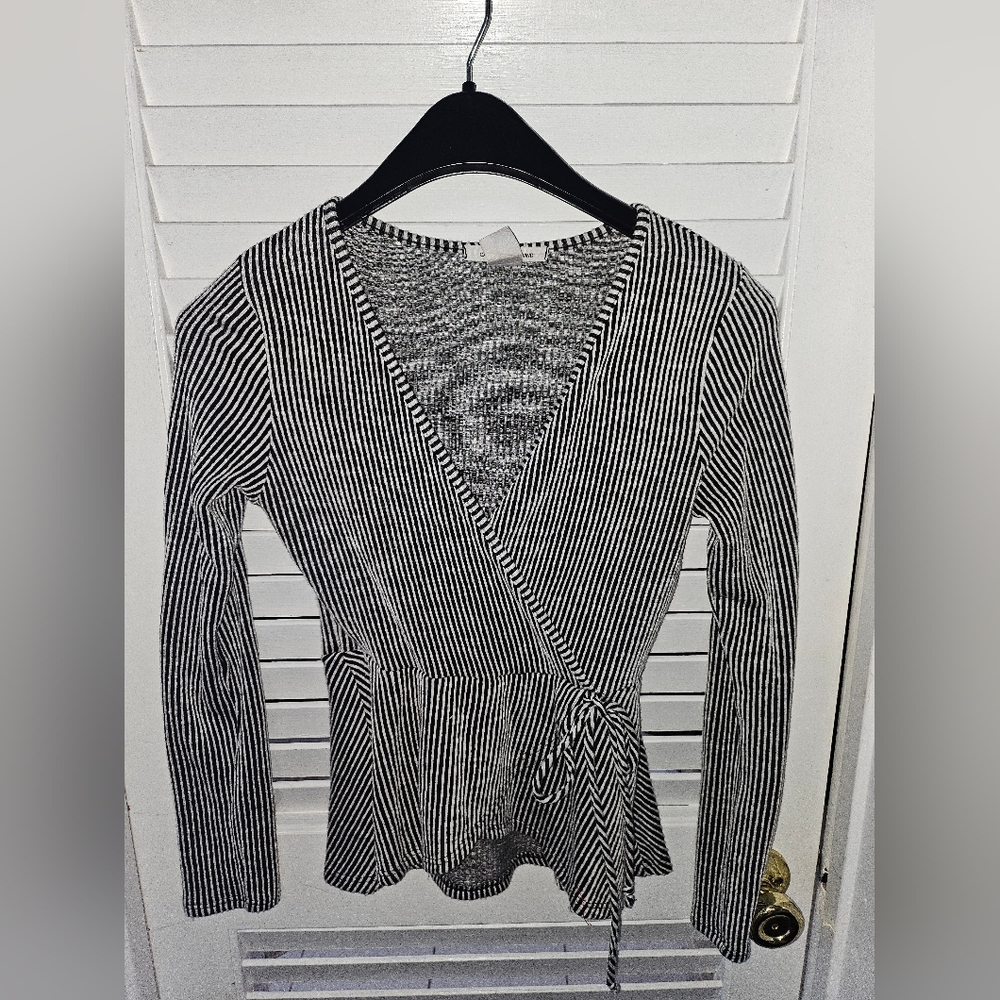 Black and white flare top